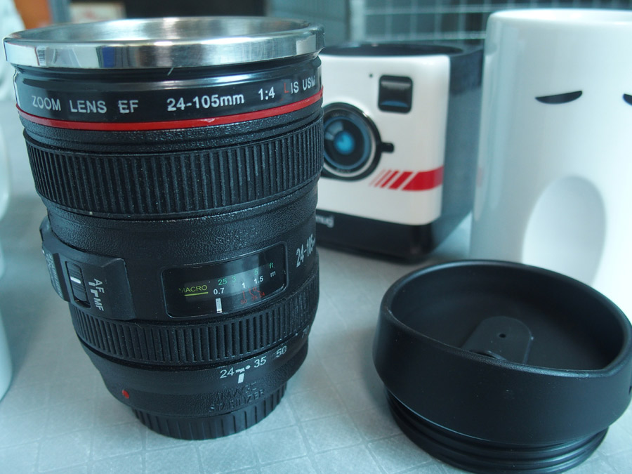 Le mug isotherme objectif d'appareil photo