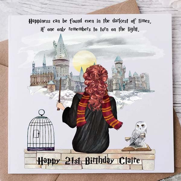 Voici un hibou important ! Il est l'heure de découvrir notre sélection de cartes d'anniversaire pour les fans de Harry Potter !