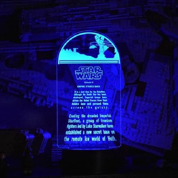 Plaque en Acrylique gravée du générique de début de l'épisode 5 de la sage Star Wars, à savoir l'empire contre-attaque.