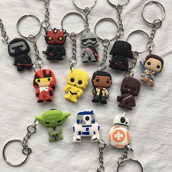 Porte-clés à l'effigie des personnages de Star Wars comme Kylo Ren, Dark Maul, Captain Phasma, Dark Vador, Rey, Finn, C3PO, Chewbacca, Yoda, R2D2 ou BB-8.
